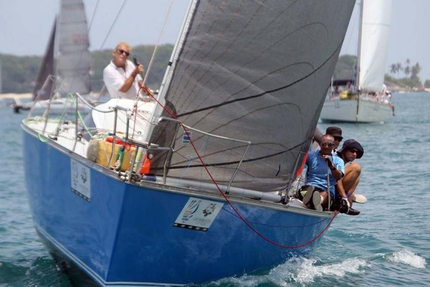 11-pinnochio-racing-charter-yacht-sail-in-asia