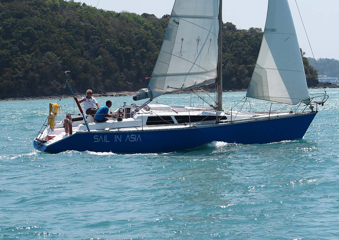 12-pinnochio-racing-charter-yacht-sail-in-asia